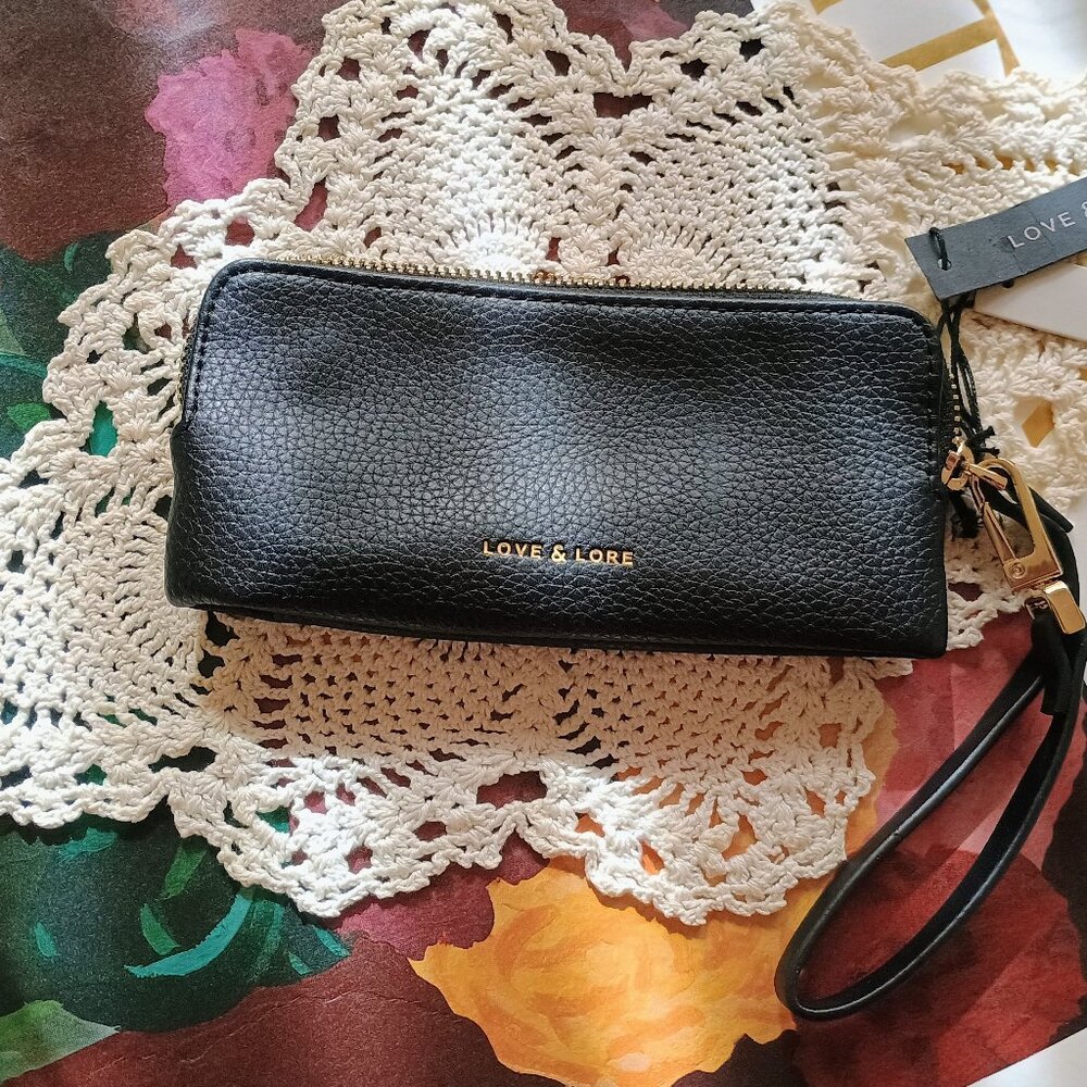 NWT LOVE & LORE Black Detachable Sunglasses Wristlet Pouch